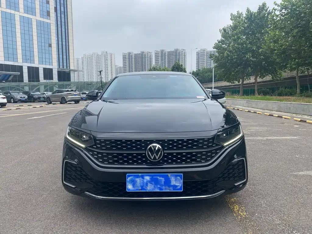 Volkswagen Passat 2022 330TSI Luxury
