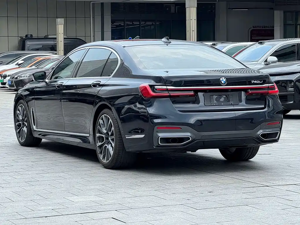 BMW 7 Series — миниатюра 3