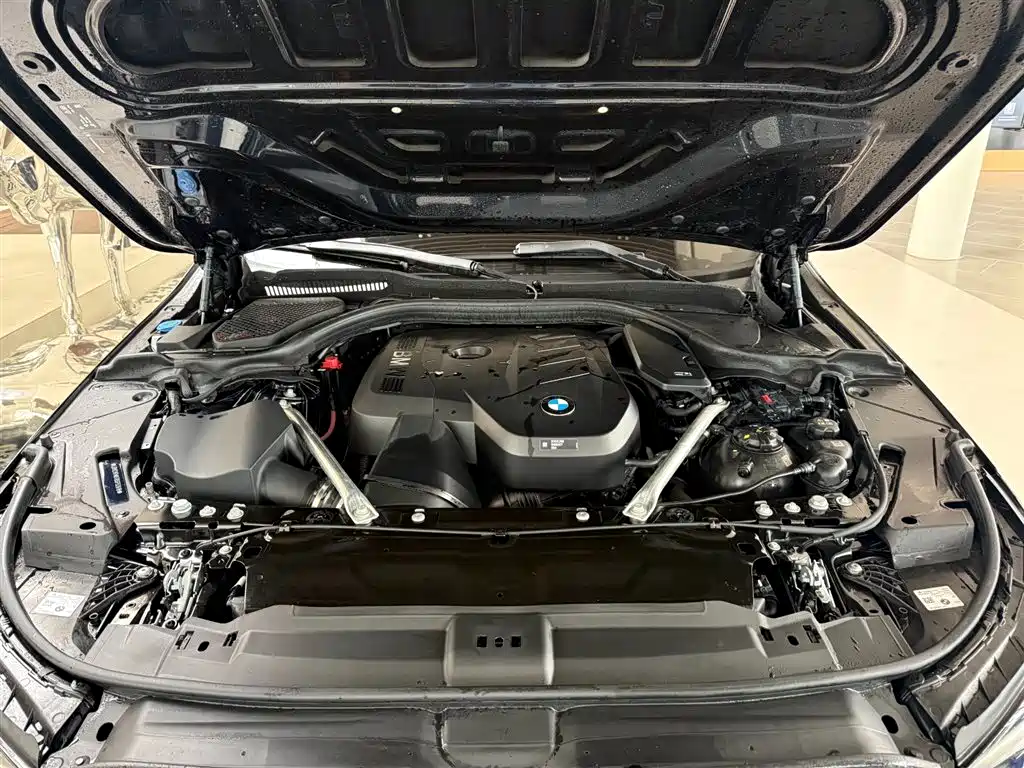 BMW 5 Series — миниатюра 11