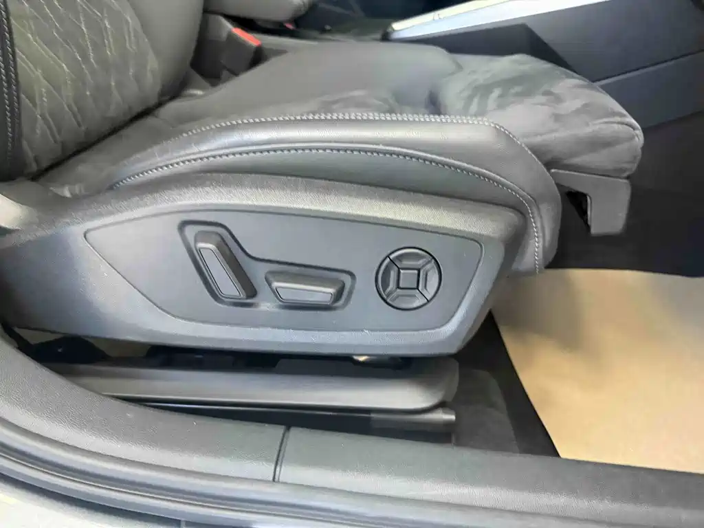 Mercedes-Benz GLB — миниатюра 12