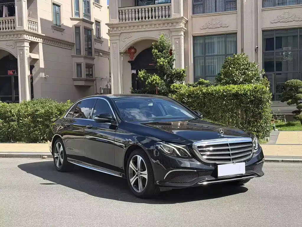 Mercedes-Benz E-Class — миниатюра 3
