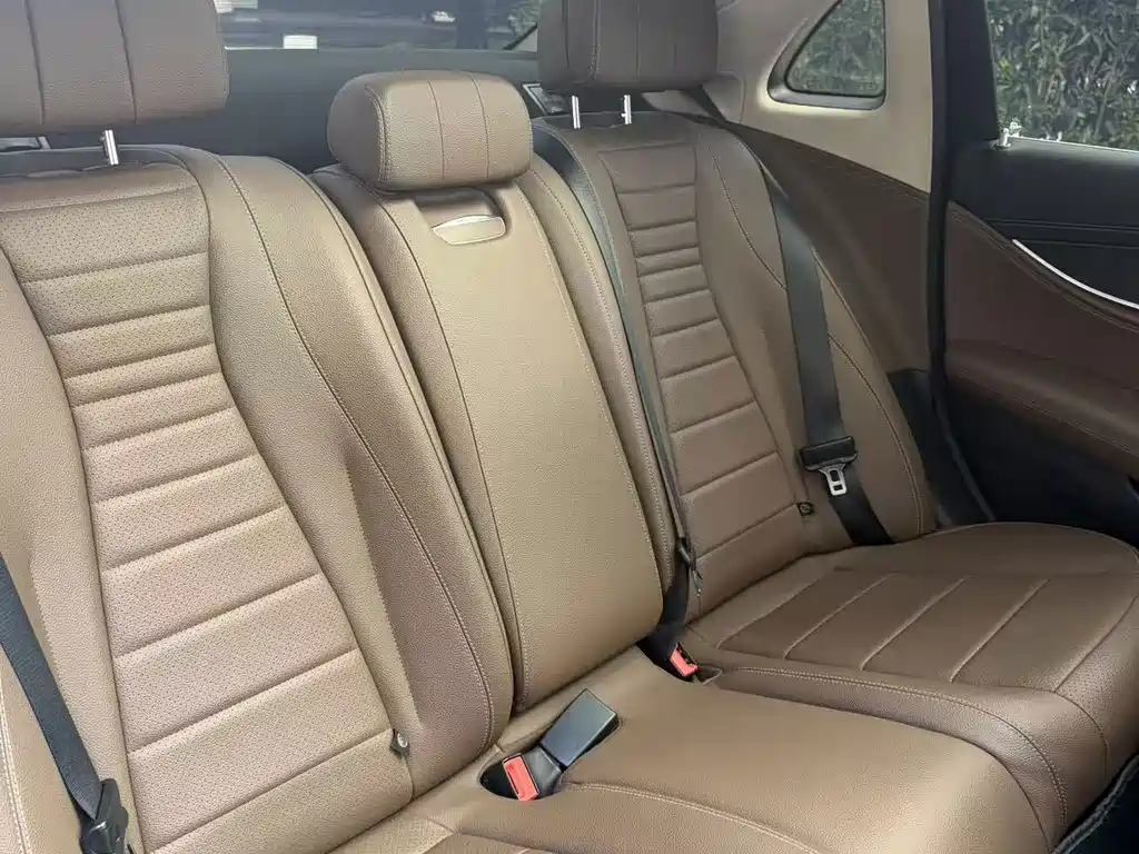 Mercedes-Benz E-Class — миниатюра 12