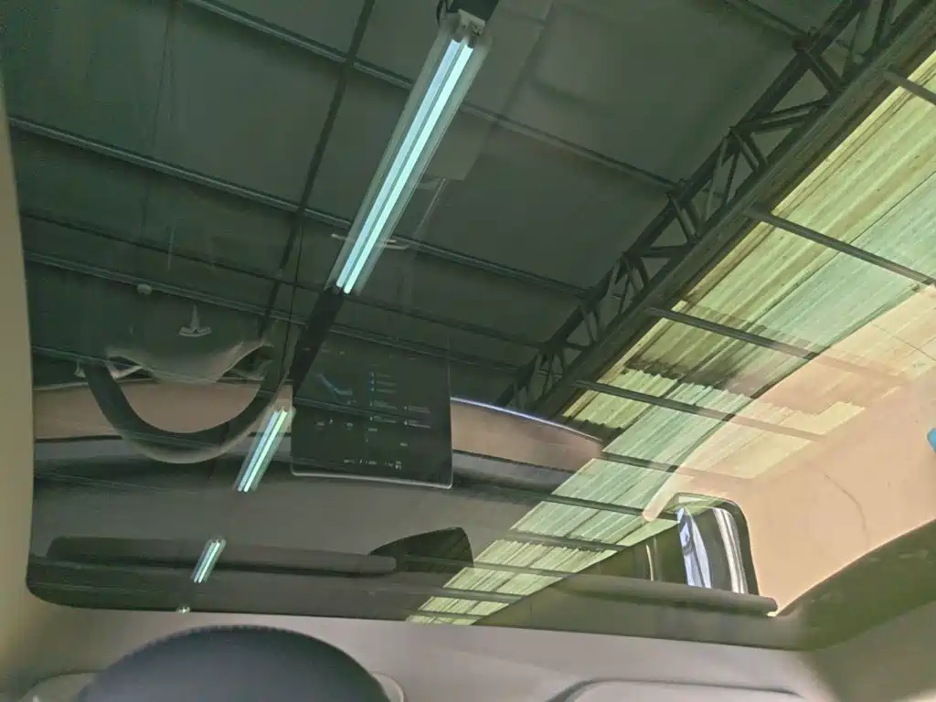 Tesla Model Y — миниатюра 18