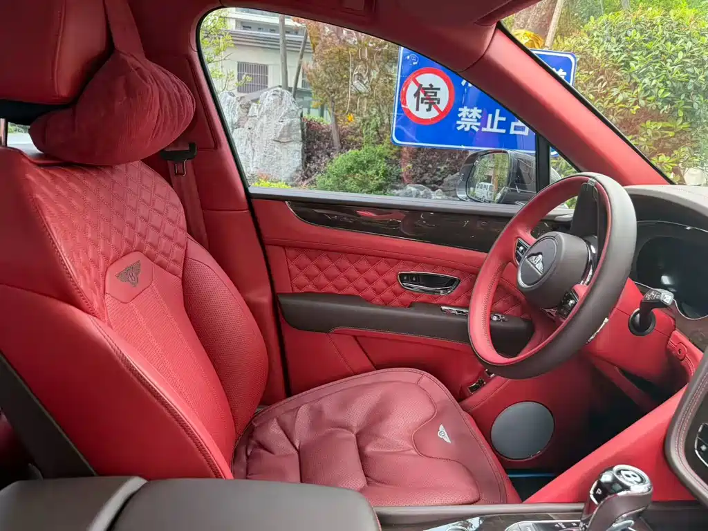 Bentley Bentayga — миниатюра 7