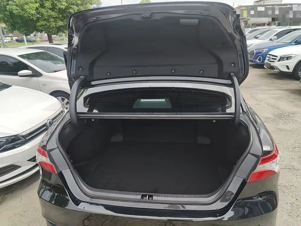 Toyota Camry — миниатюра 19