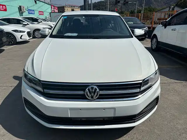 VOLKSWAGEN BORA