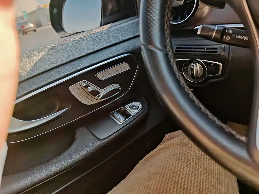 MERCEDES-BENZ V CLASS