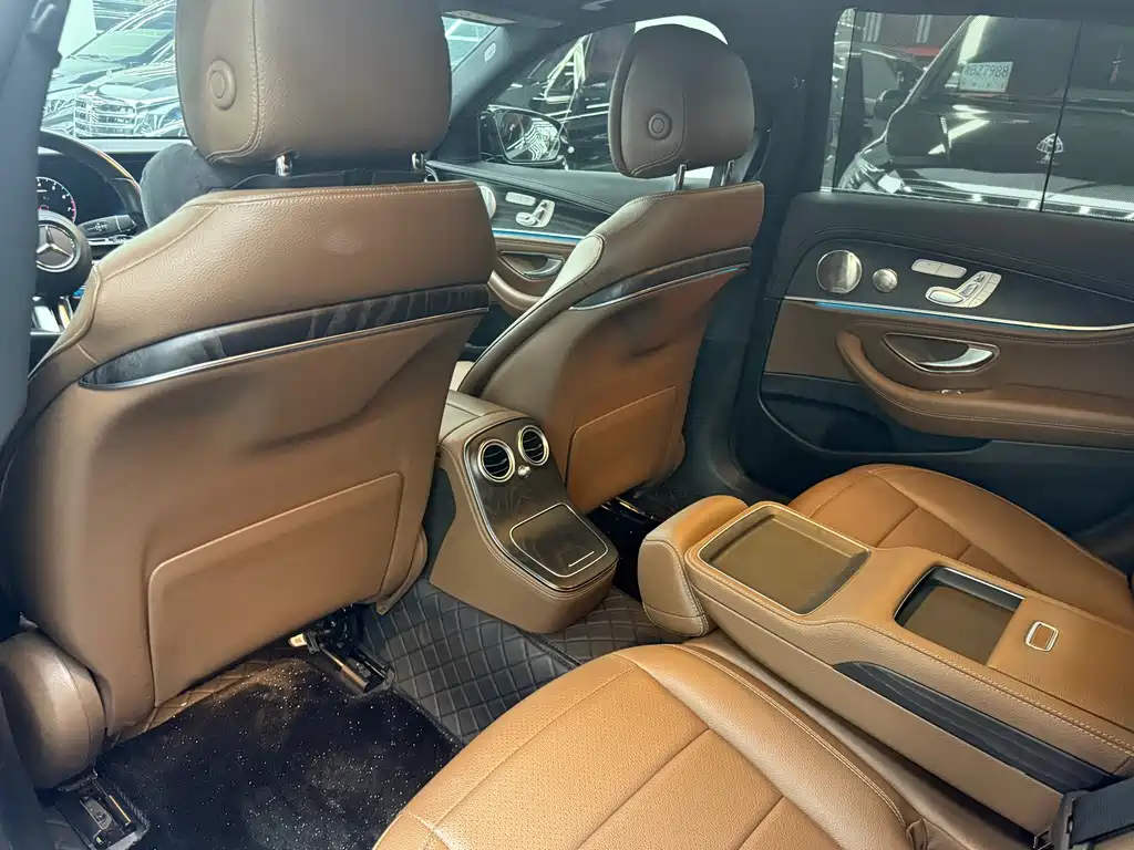 Mercedes-Benz E-Class — миниатюра 10