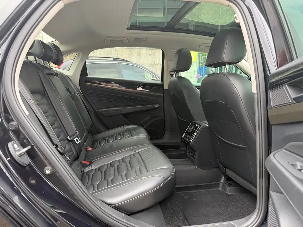 Volkswagen Passat — миниатюра 11