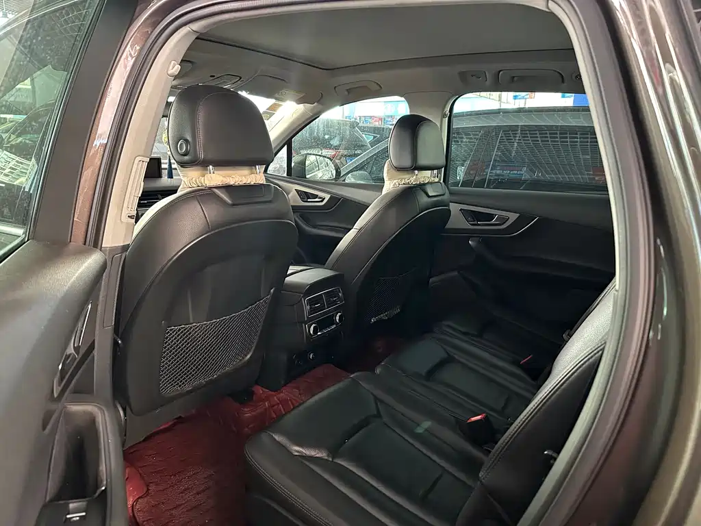 Audi Q7 — миниатюра 4