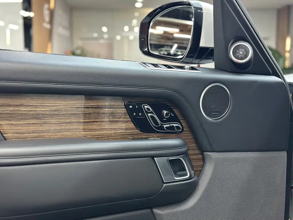 Land Rover Range Rover — миниатюра 7