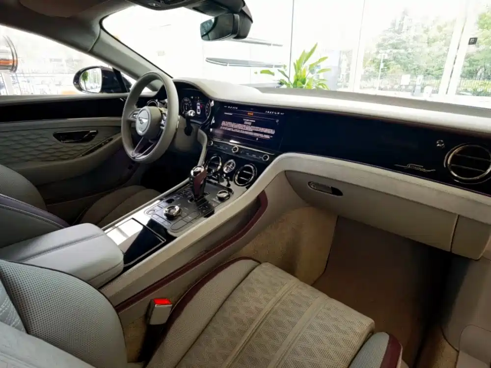 Bentley Continental PHEV — миниатюра 10