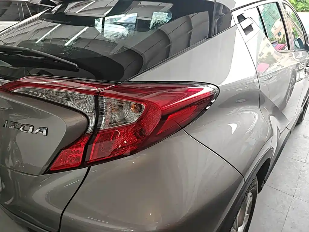 Toyota IZOA — миниатюра 8