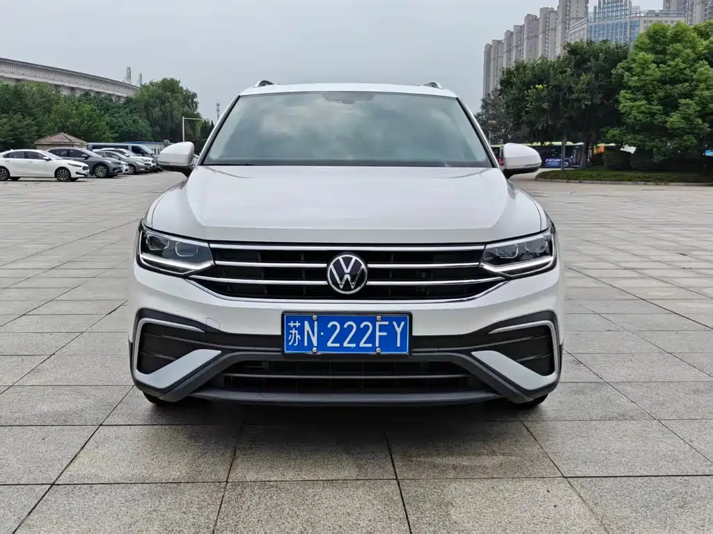 Volkswagen Tiguan L — миниатюра 2