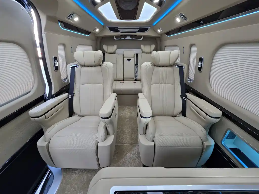 Toyota HiAce 2025 3.5L AT