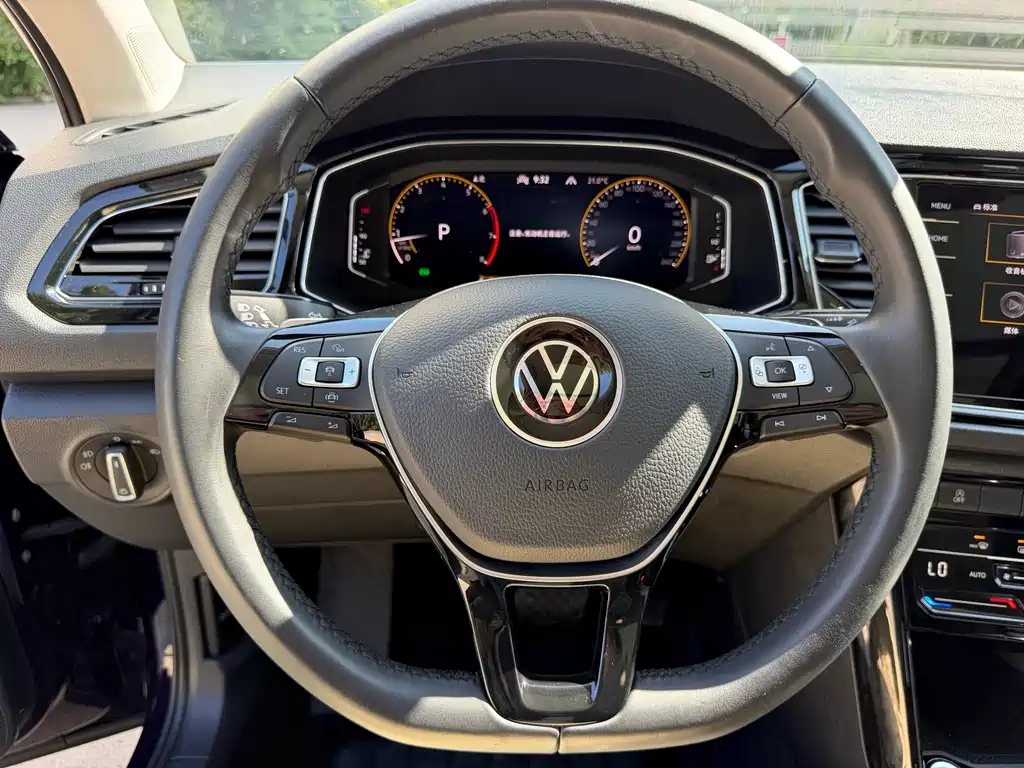 Volkswagen T-Roc — миниатюра 17