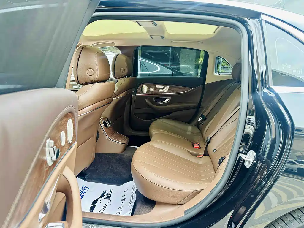 Mercedes-Benz E-Class — миниатюра 11