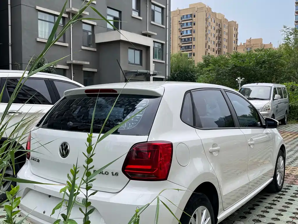 Volkswagen Polo 2014 1.4L AT Comfort