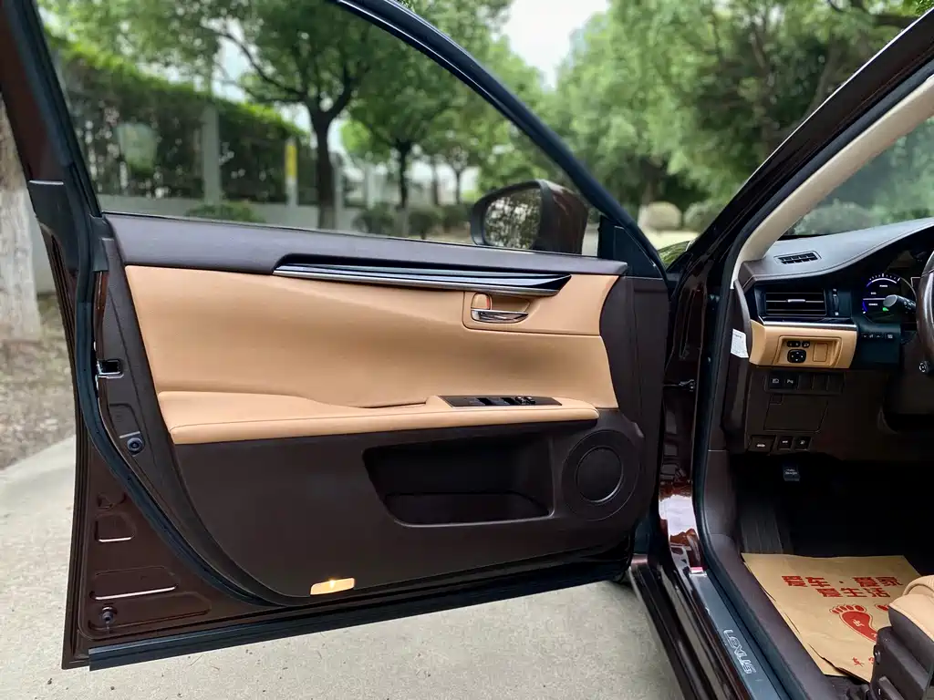 Lexus ES — миниатюра 13