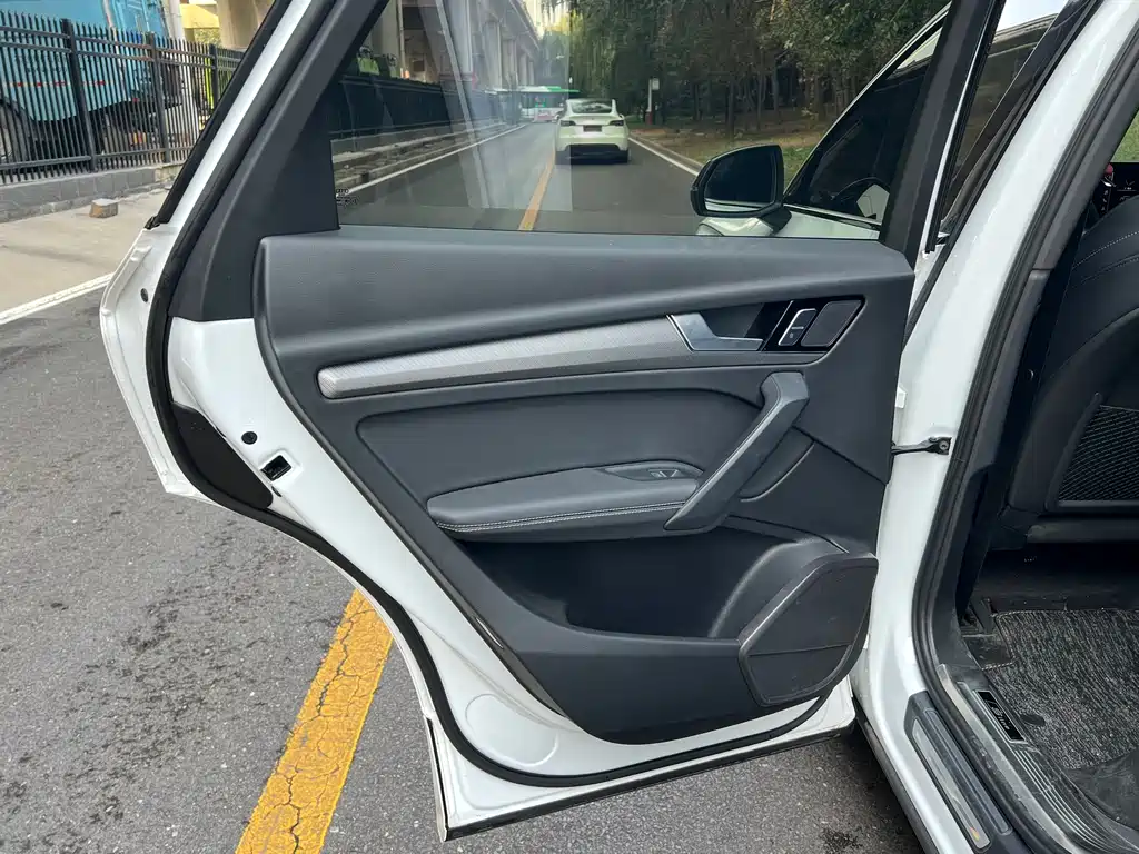 Audi Q5L — миниатюра 6
