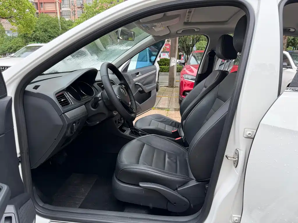 Volkswagen Lavida — миниатюра 4