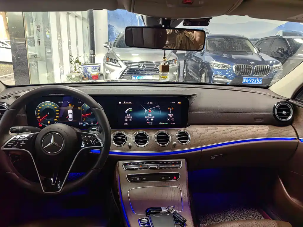 Mercedes-Benz E-Class — миниатюра 8