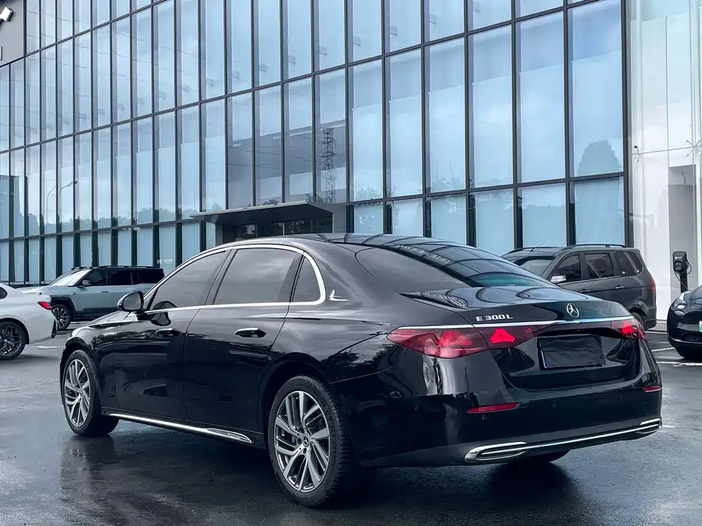 Mercedes-Benz E-Class — миниатюра 20
