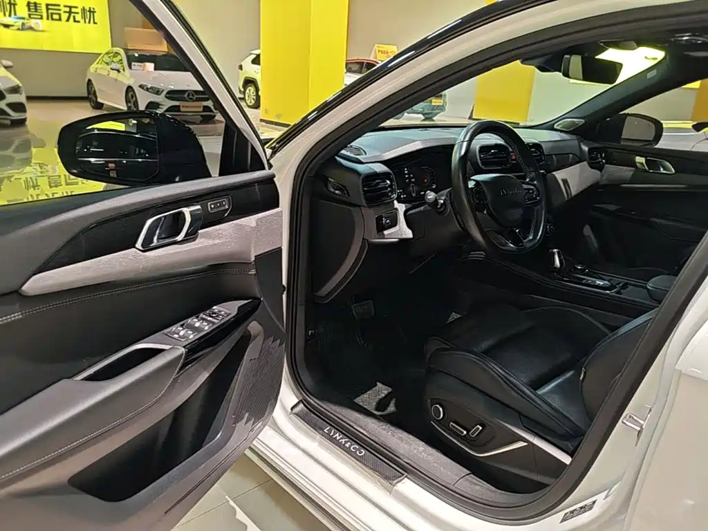 Lynk & Co 02 Hatchback — миниатюра 16