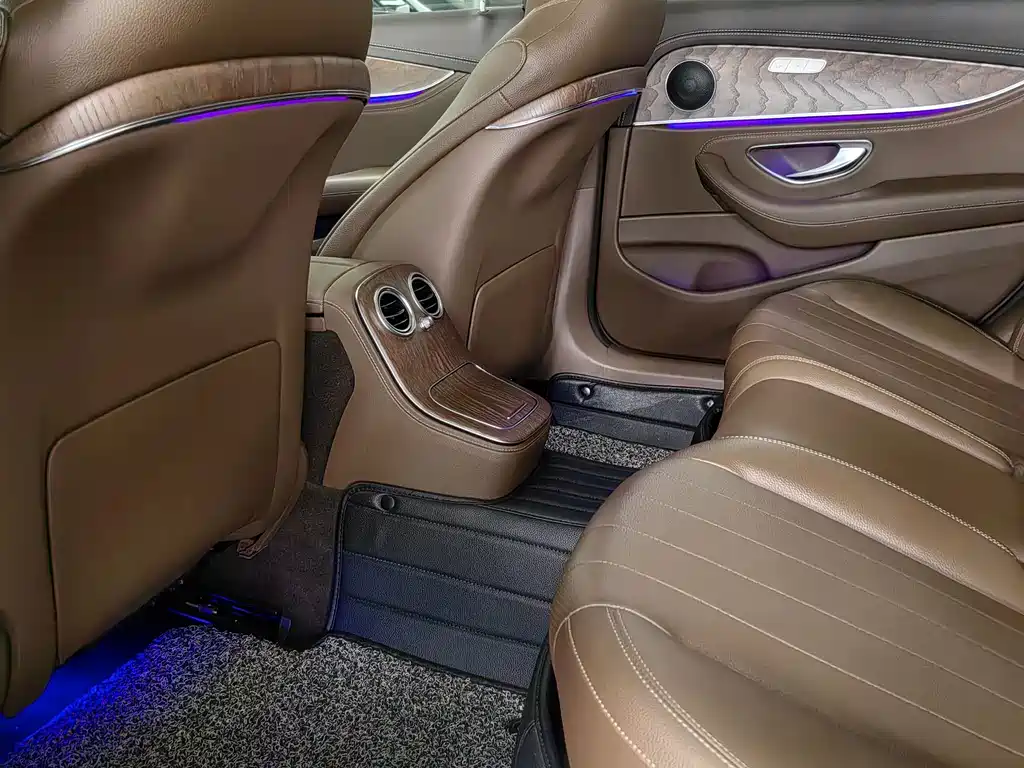 Mercedes-Benz E-Class — миниатюра 13