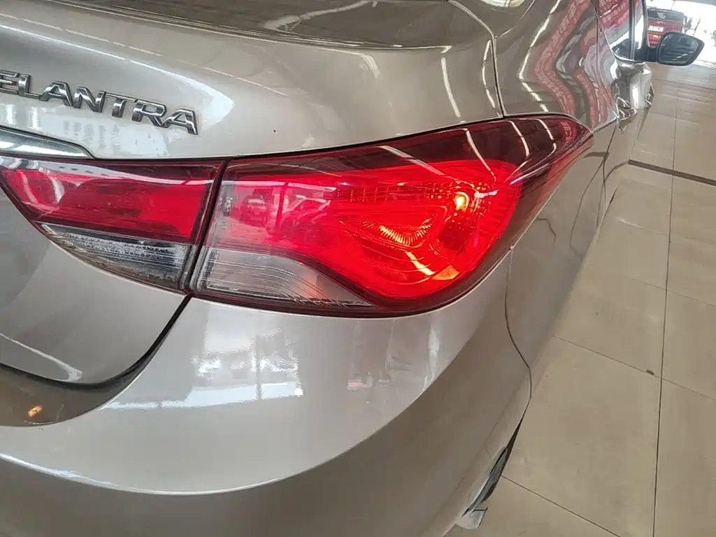 Hyundai Elantra Langdong — миниатюра 8