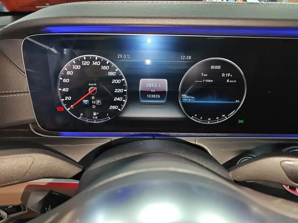 Mercedes-Benz E-Class — миниатюра 7