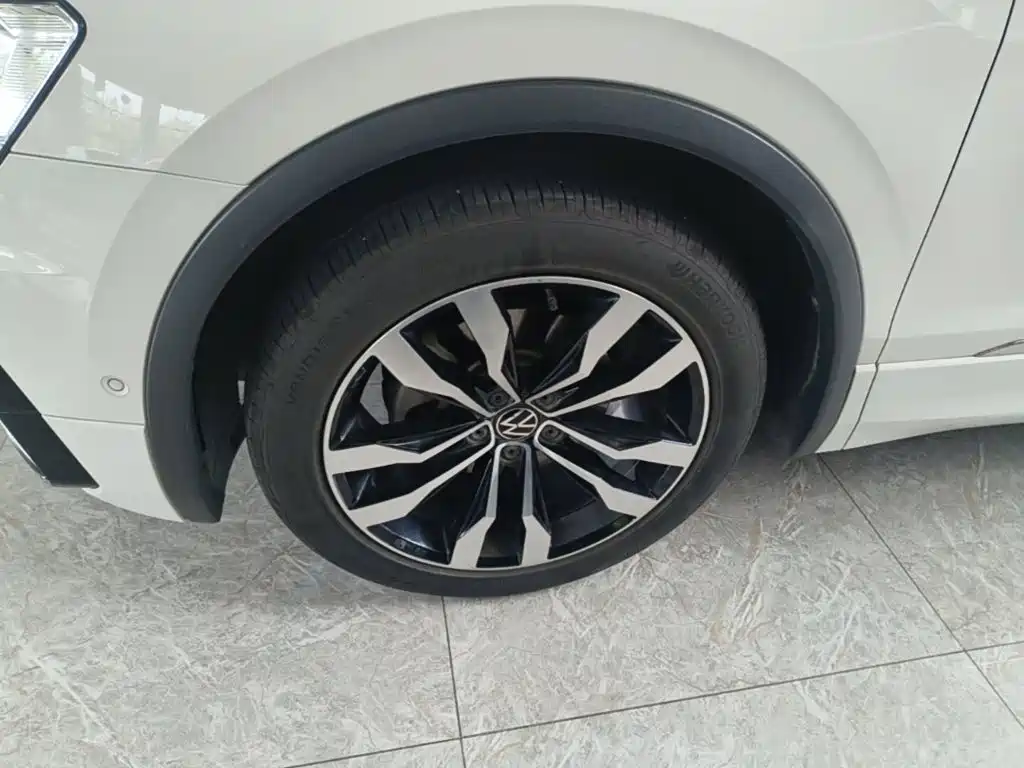 Volkswagen Tiguan L — миниатюра 23