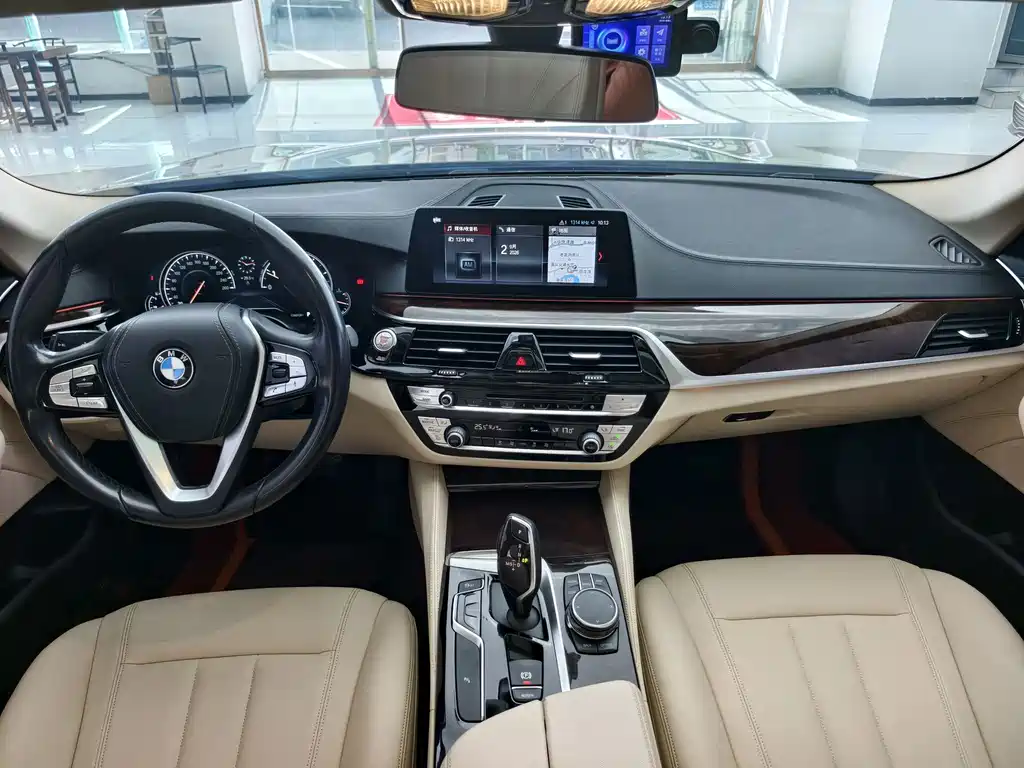 BMW 5 Series — миниатюра 6