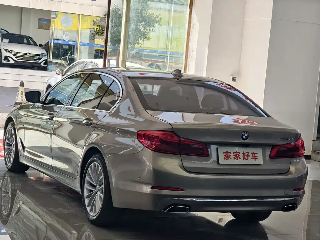 BMW 5 Series — миниатюра 15