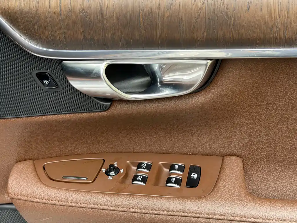 Volvo S90 — миниатюра 18