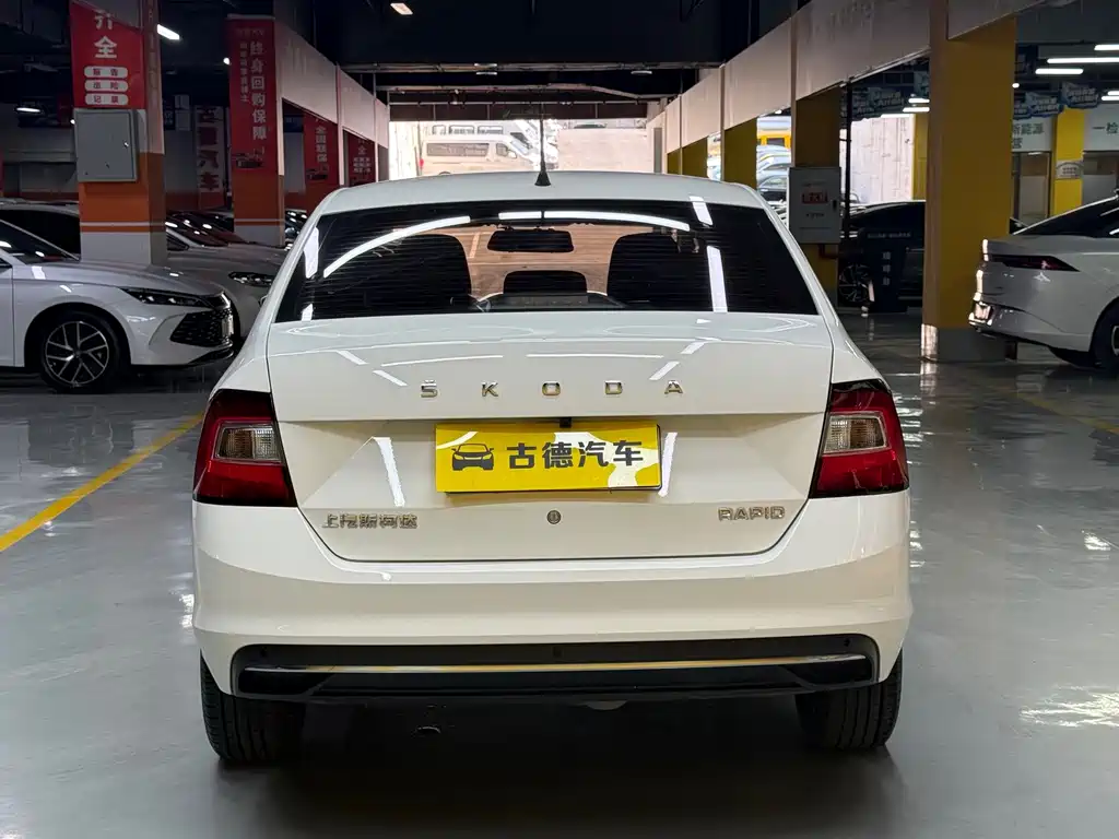 Skoda Rapid — миниатюра 6