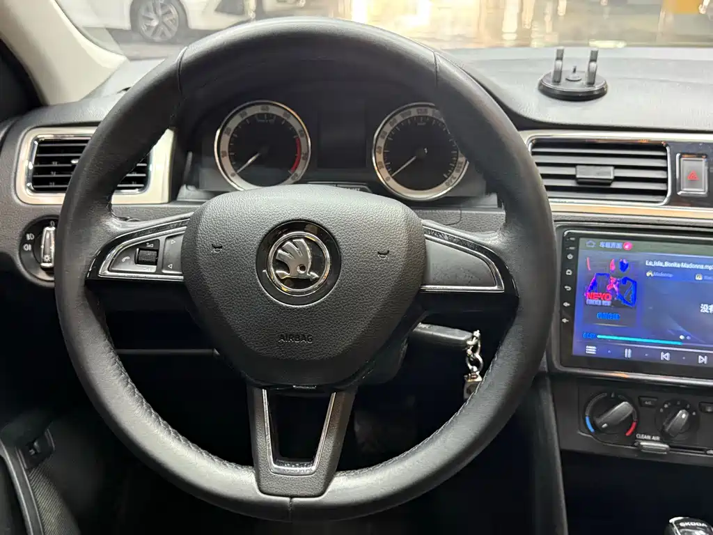Skoda Rapid — миниатюра 15