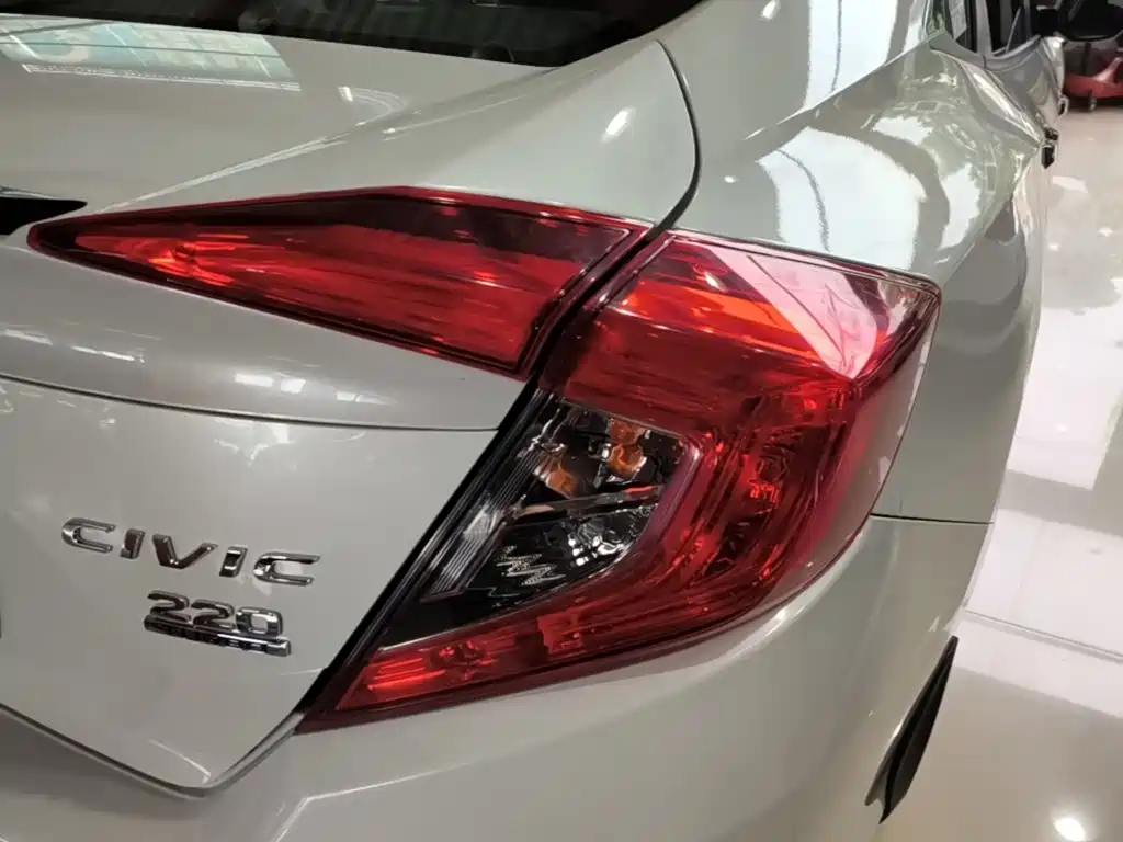 Honda Civic — миниатюра 8