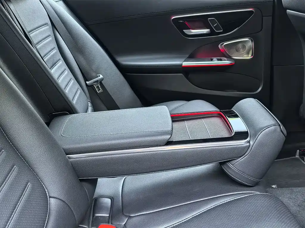 Mercedes-Benz C-Class — миниатюра 14
