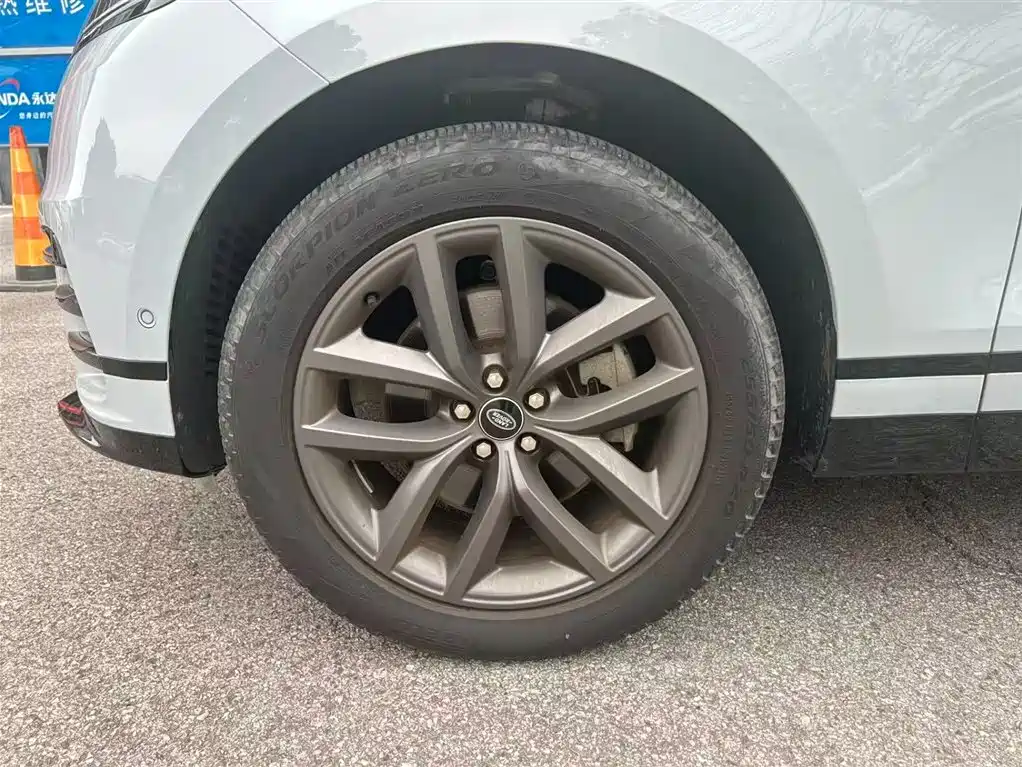 Land Rover Velar — миниатюра 8