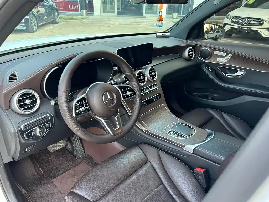 Mercedes-Benz GLC — миниатюра 12