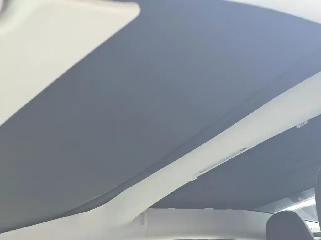 Tesla Model 3 — миниатюра 5