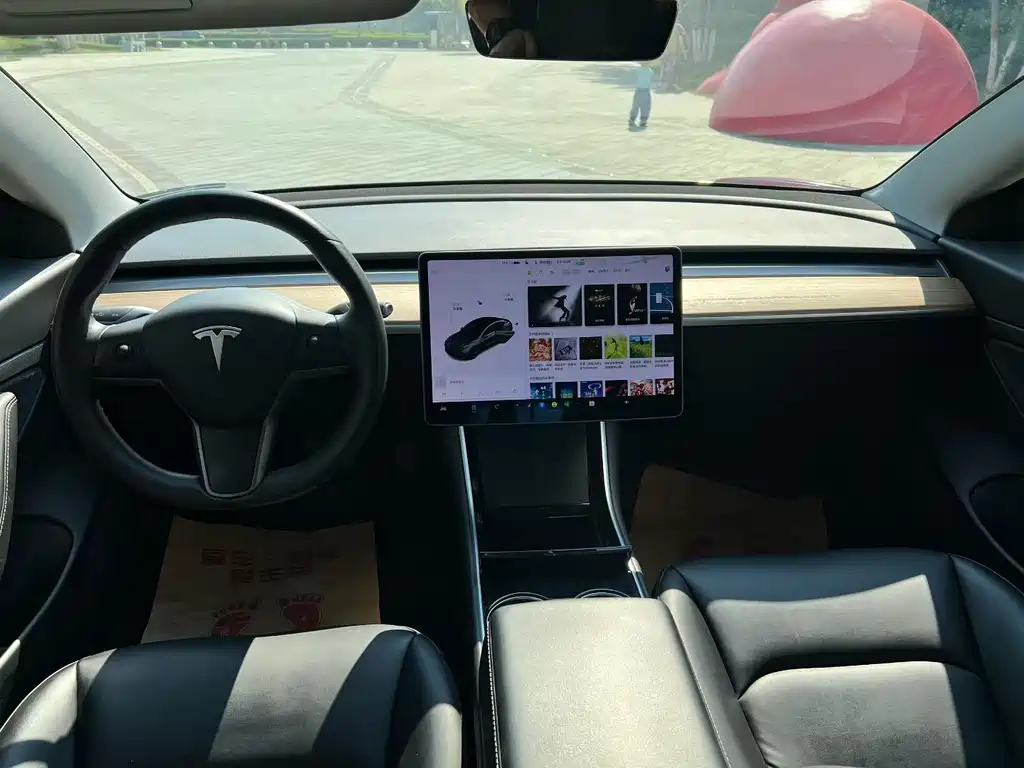 Tesla Model 3 — миниатюра 5