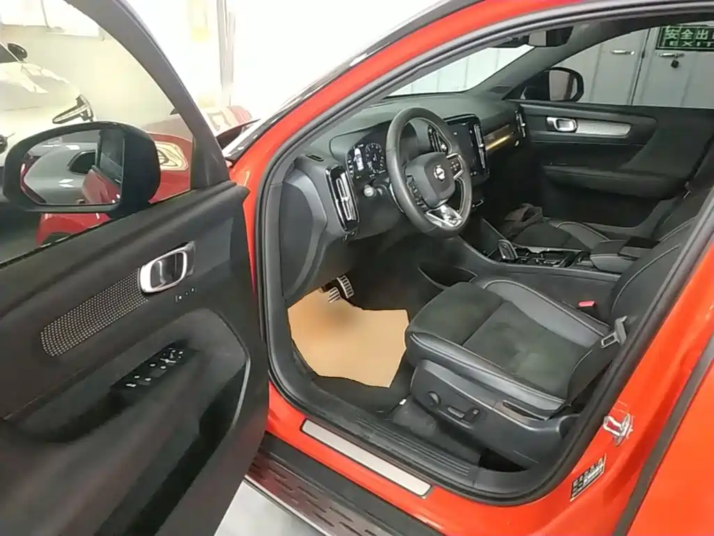 Volvo XC40 — миниатюра 16