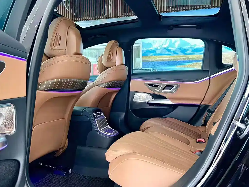 Mercedes-Benz E-Class — миниатюра 8
