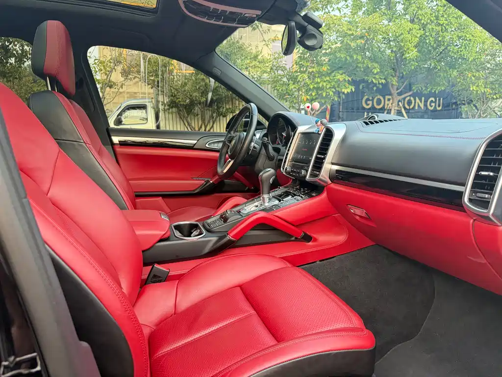 Porsche Cayenne — миниатюра 11