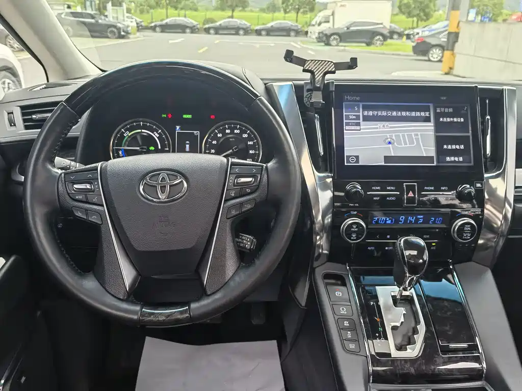Toyota Alphard — миниатюра 16