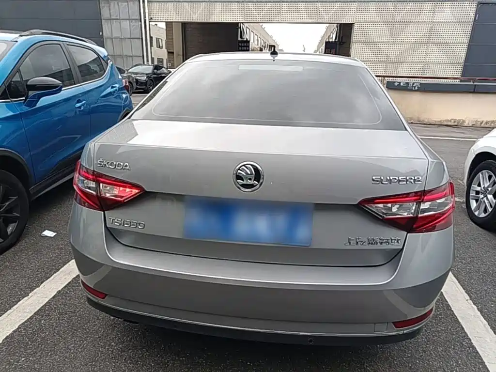 Skoda Superb — миниатюра 6