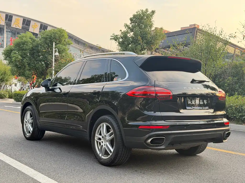 Porsche Cayenne — миниатюра 7
