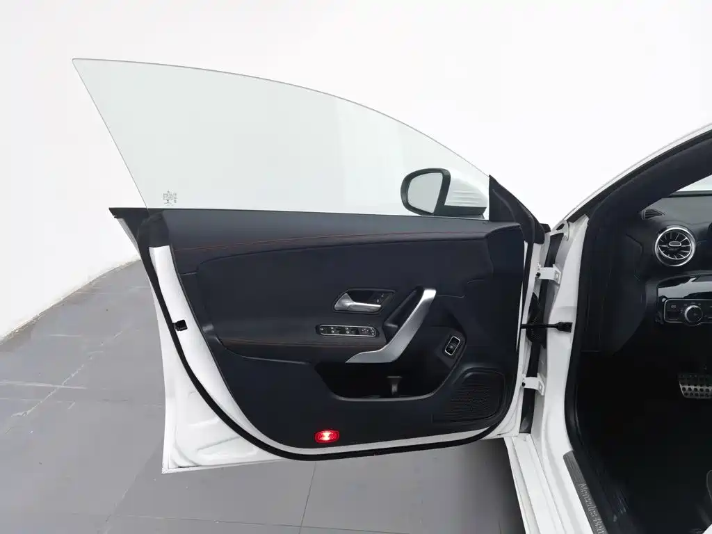 Mercedes-Benz CLA (Import) — миниатюра 8